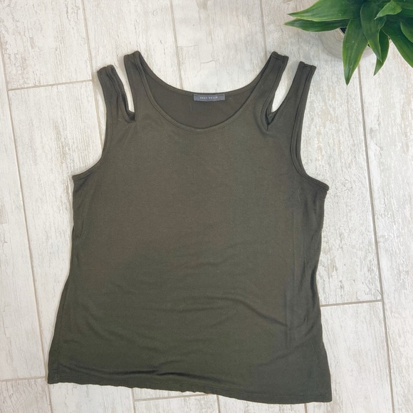 Suzy Shier Olive Green Top - Picture 1 of 3